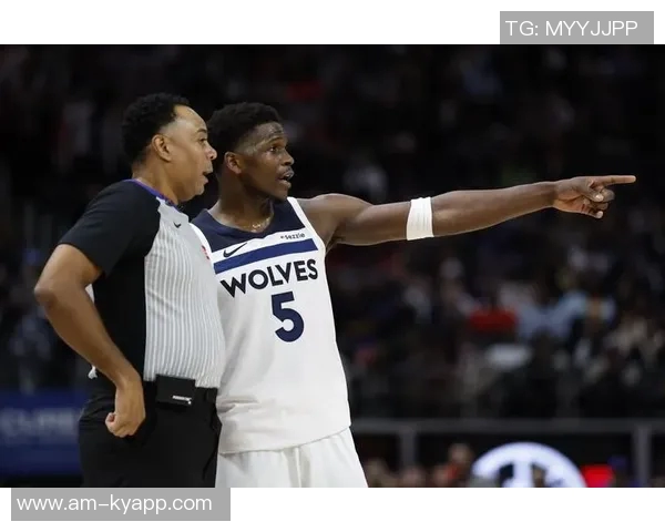 爱德华兹上半场表现分析5中3罚球全中贡献12分失误频繁正负值惨淡 爱德华兹上半场表现分析5中3罚球全中贡献12分失误频繁正负值惨淡